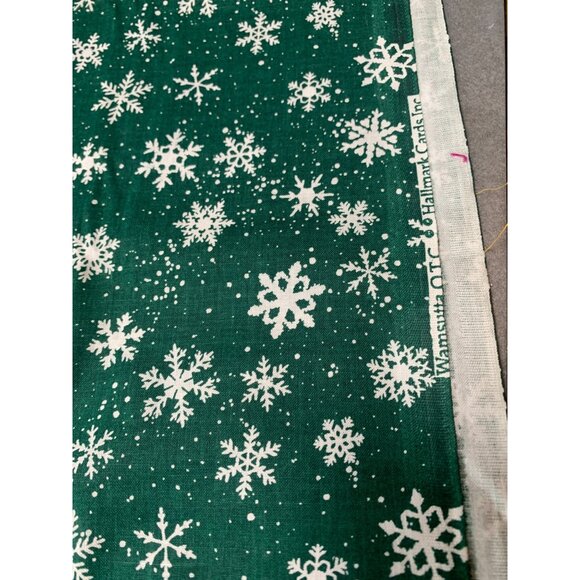Green Snowflake Cotton Fabric 1/2 yard x 44" Craft Sewing Quilting By Hallmark - Picture 3 of 3